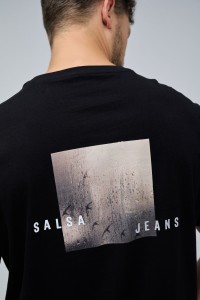 T-SHIRT WITH BRANDING AND GRAPHIC DETAILS