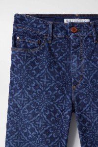 PANTALONES VAQUEROS DESTINY PUSH UP FLARE CON ESTAMPADO LASER