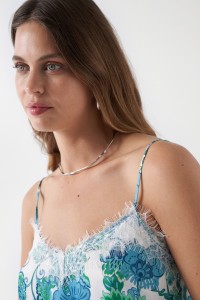 TOP COM ESTAMPADO FLORAL E DETALHE DE RENDA