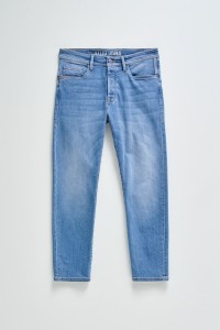 JEANS KONISCH GESCHNITTENE CROPPED