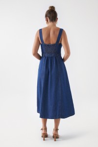 MIDI-KLEID AUS LIGHTDENIM MIT KNPFEN