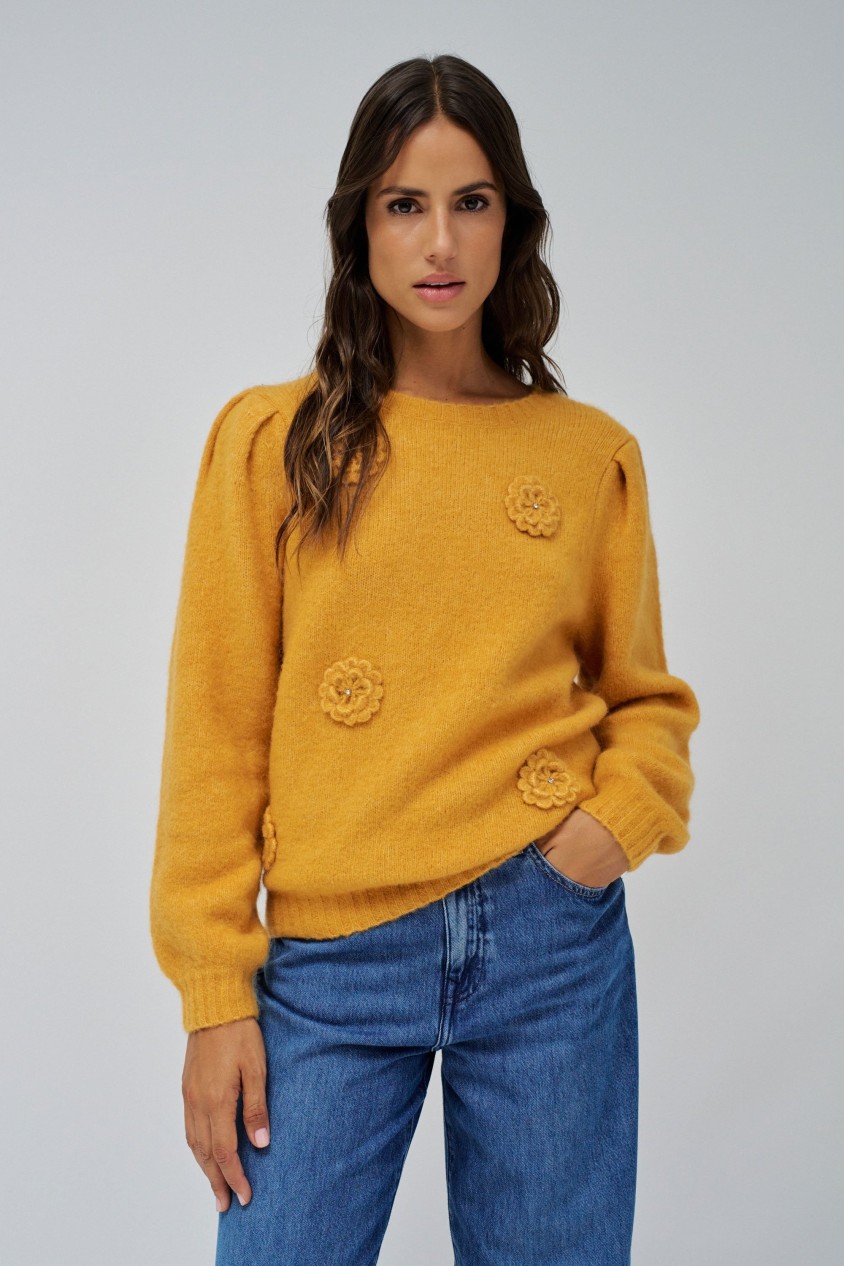 KNIT SWEATER WITH FLOWERS