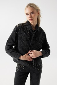 JEANSJACKE MIT GLNZENDEN APPLIKATIONEN