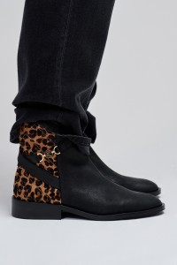 BOTAS ANIMAL PRINT EM PELE