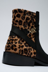 BOTAS ANIMAL PRINT EM PELE