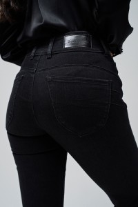 JEANS SECRET PUSH IN STRAIGHT