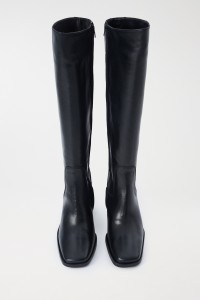 BLACK KNEE-HIGH BOOTS