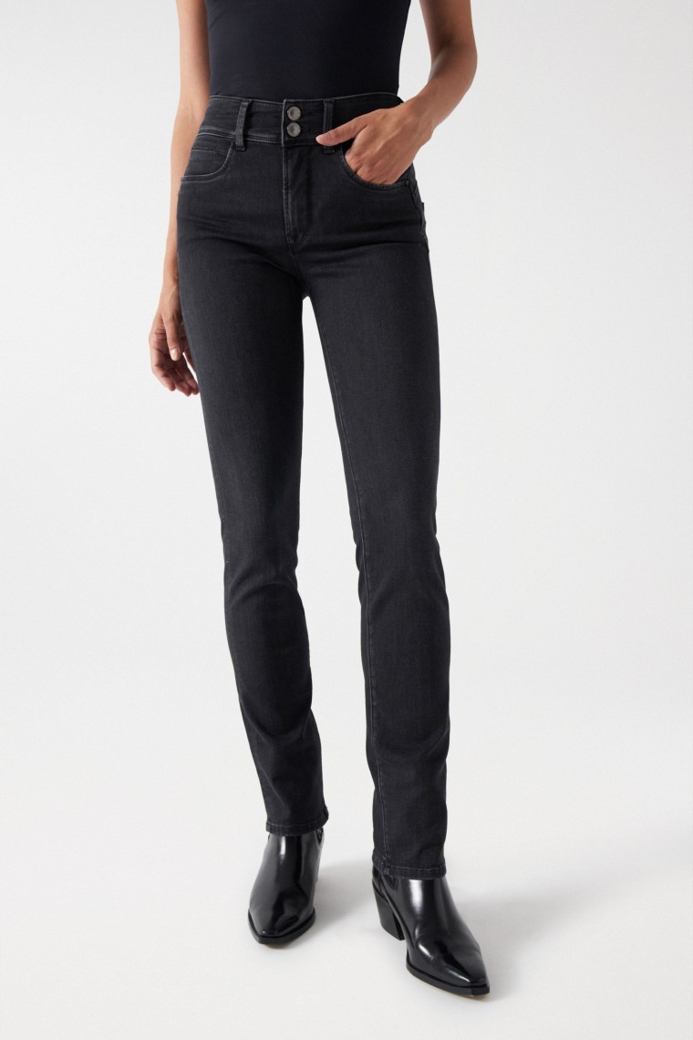 SECRET PUSH IN SLIM JEANS