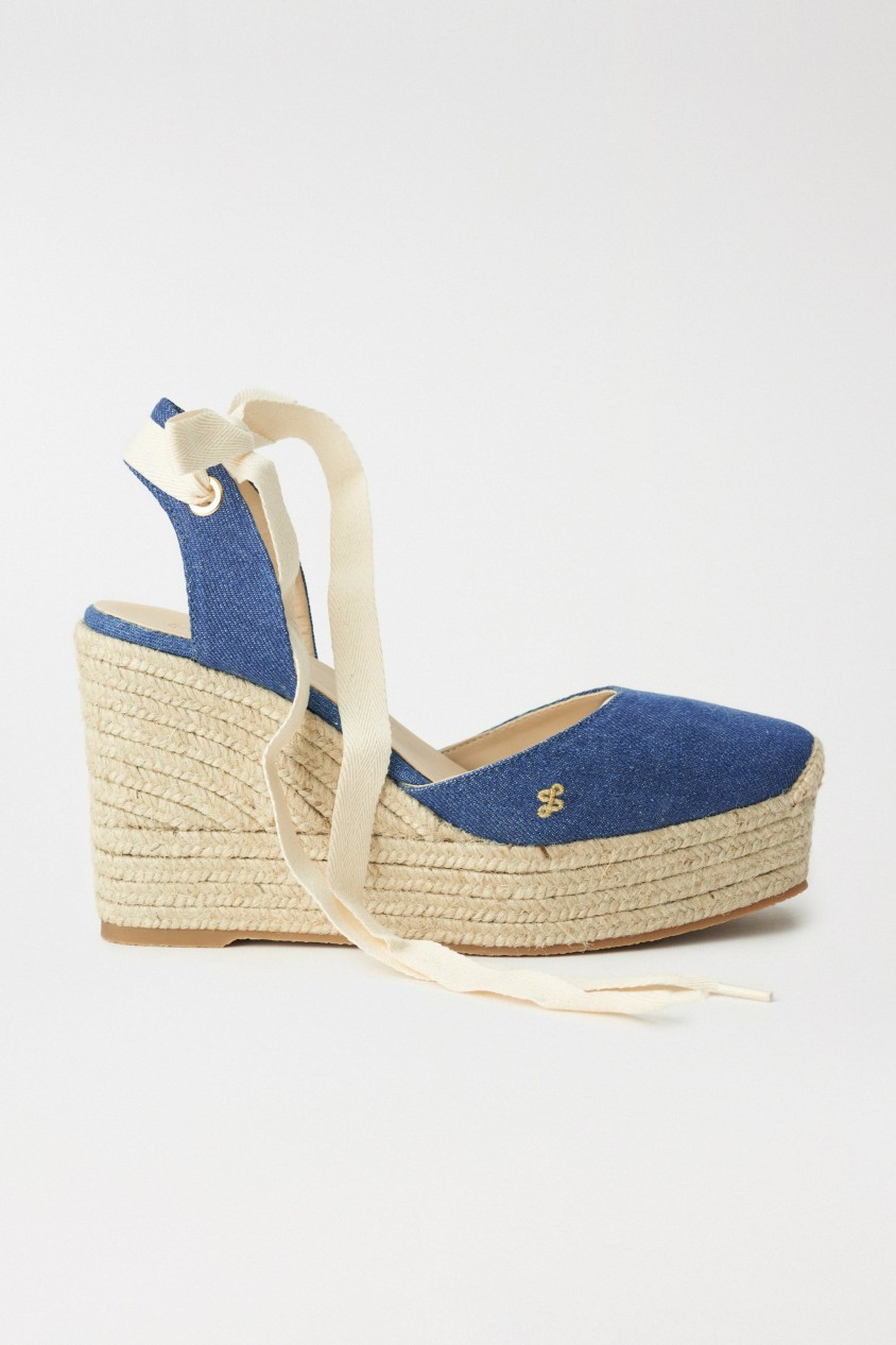 ESPADRILLES MIT KEILABSATZ AUS DENIM