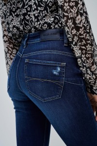 VAQUEROS FAITH PUSH IN CROPPED SKINNY