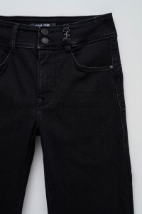 JEANS SECRET PUSH IN STRAIGHT